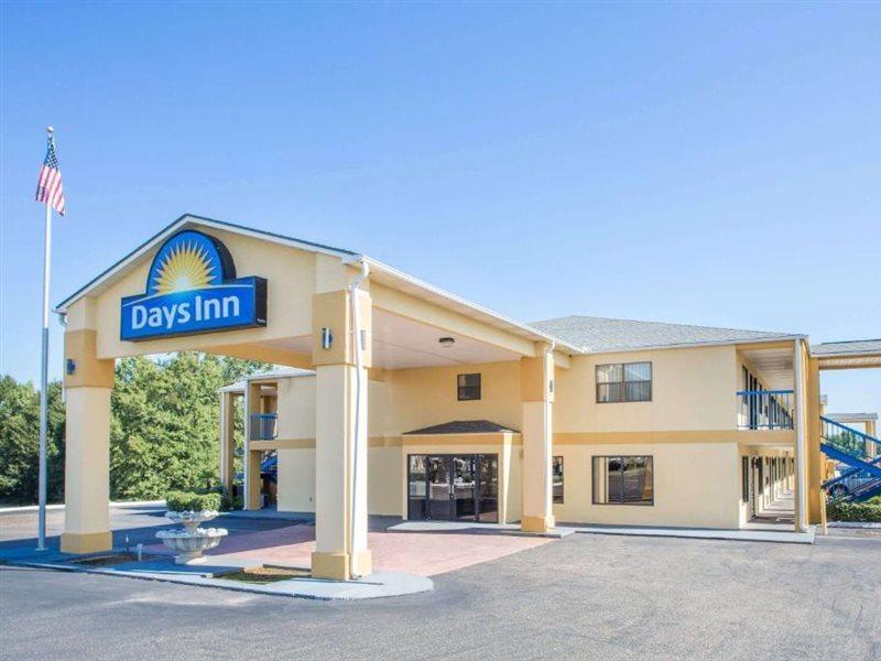 Days Inn By Wyndham Ентърпрайз Екстериор снимка